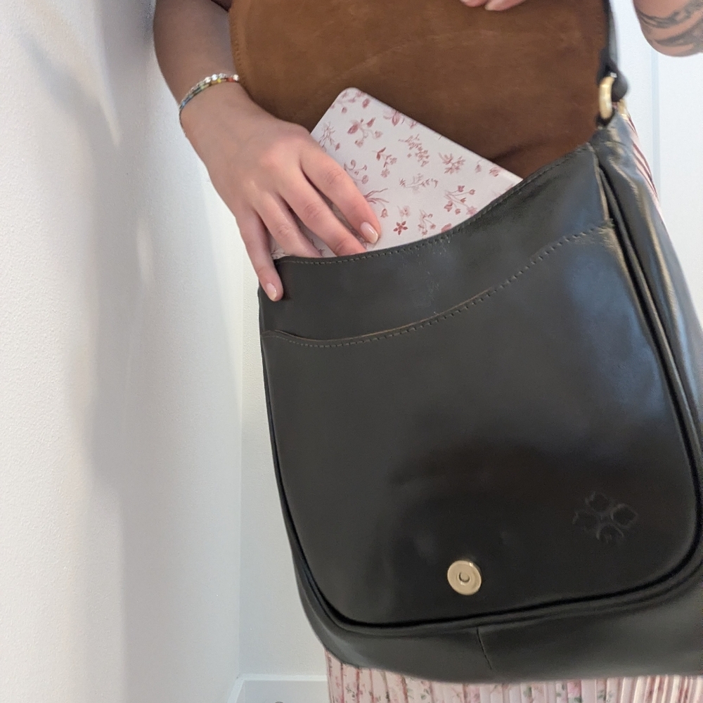 Roana N/S Belted Leather Crossbody | Olive Green - Picture 11 of 12